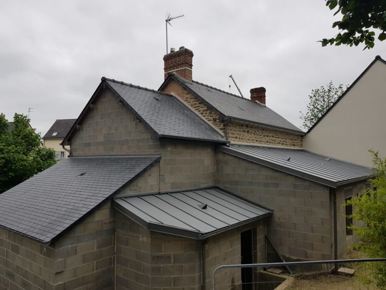 RENOVATION DE TOITURE EN ARDOISE NATURELLE ET ZINC ANTHRACITE - Couverture - Rennes, Saint Malo